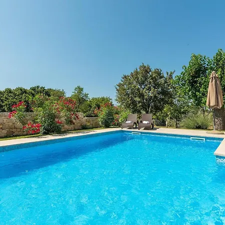 Holiday home Natura Mikulezi *