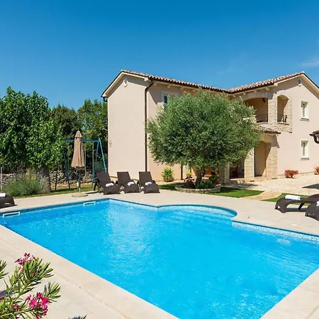 Natura Mikulezi Holiday home Stalije