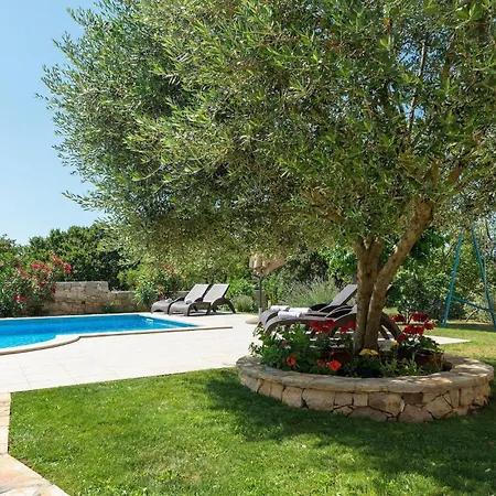 Holiday home Natura Mikulezi *